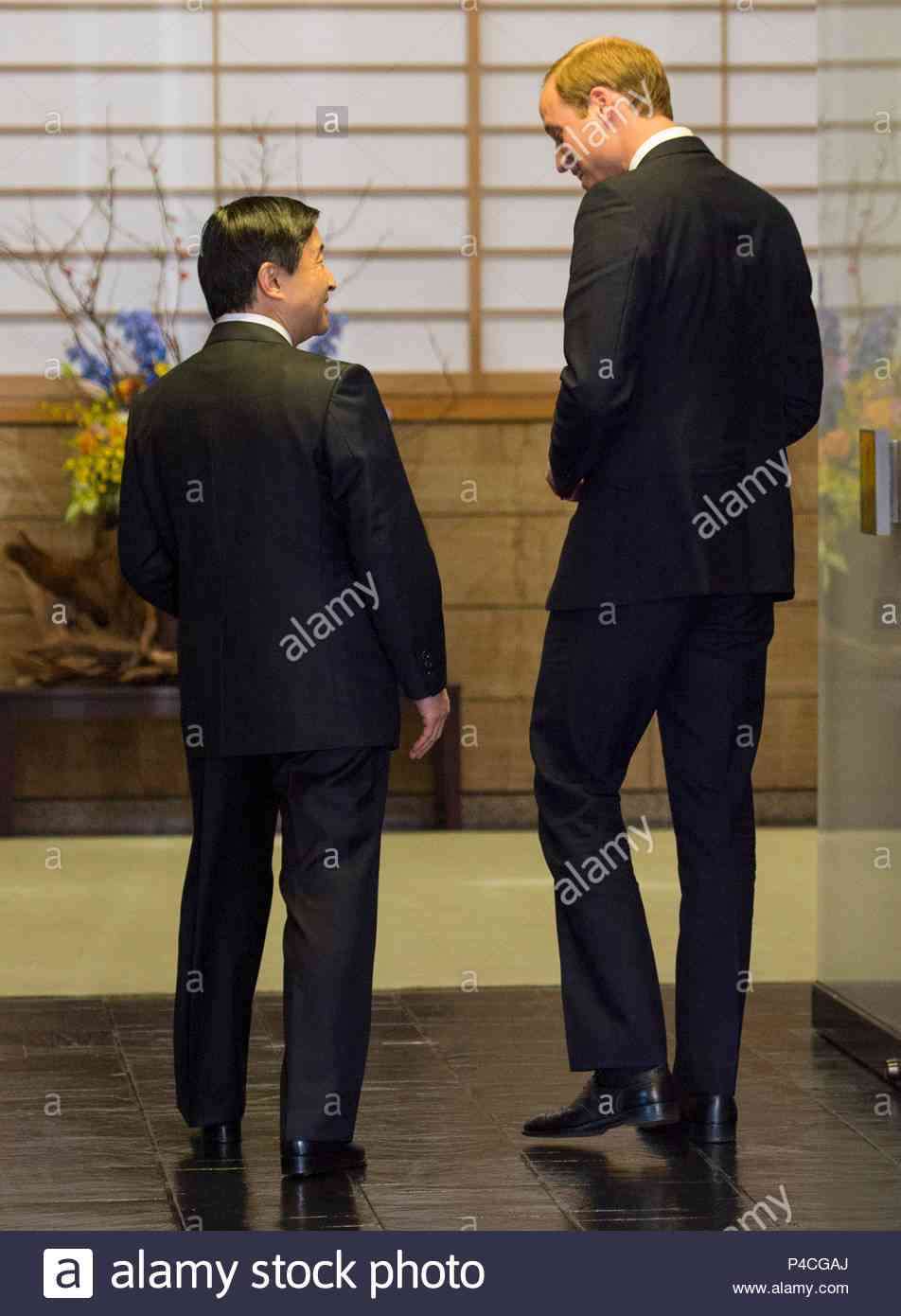 横目する人、すること