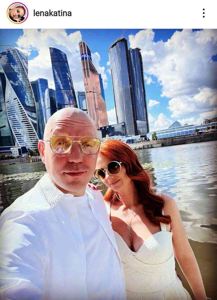 「ｔ．Ａ．Ｔ．ｕ．」レナ、結婚を発表！ラブラブ２ショットで白いドレス姿披露…お相手は実業家 : スポーツ報知