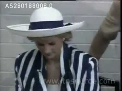 Princess Diana plays the piano in Australia - YouTube