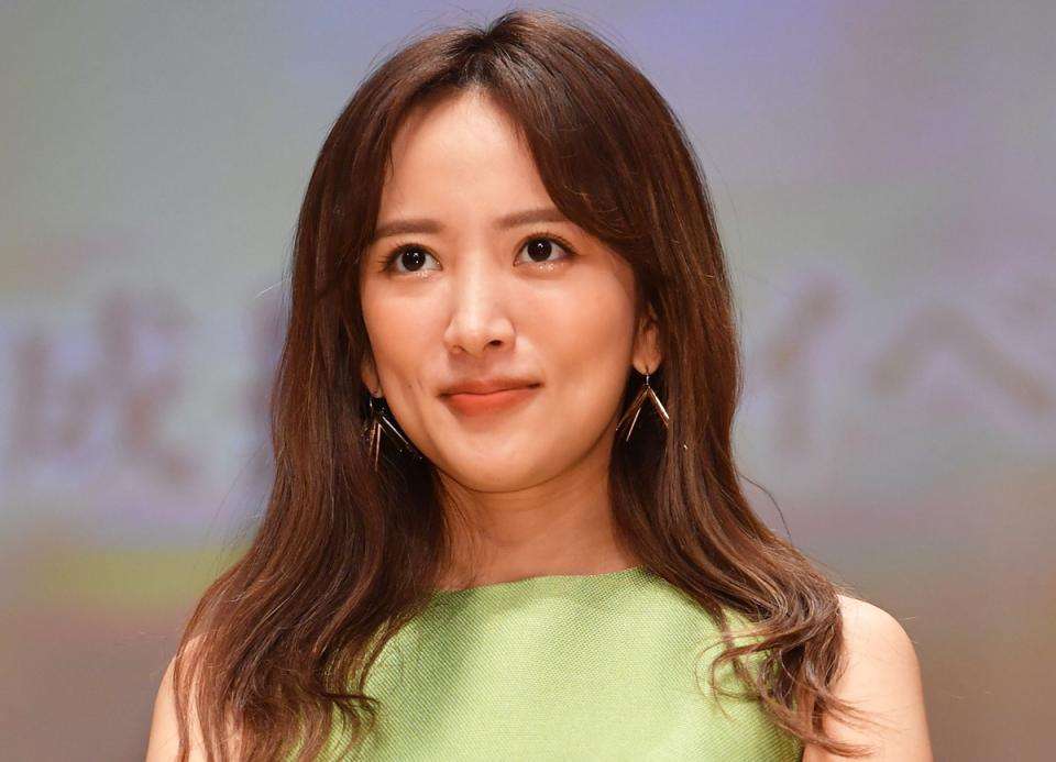夏菜 細身&ミニスカのゴルフウェアから美脚 コースデビュー姿に反響「パーフェクト」「ウェア素敵」