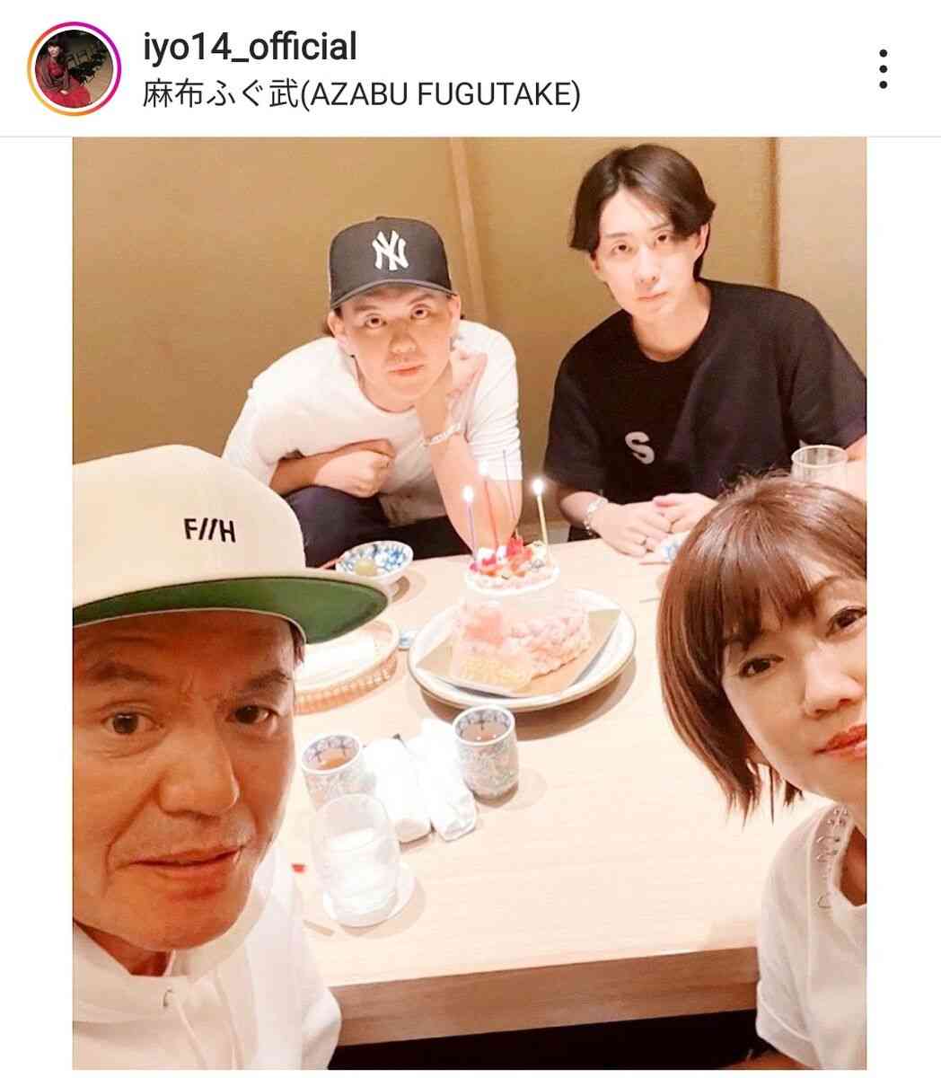 松本伊代、イケメン息子2人を顔出し!57歳誕生日を家族で祝う…夫・ヒロミとラブラブ撮も