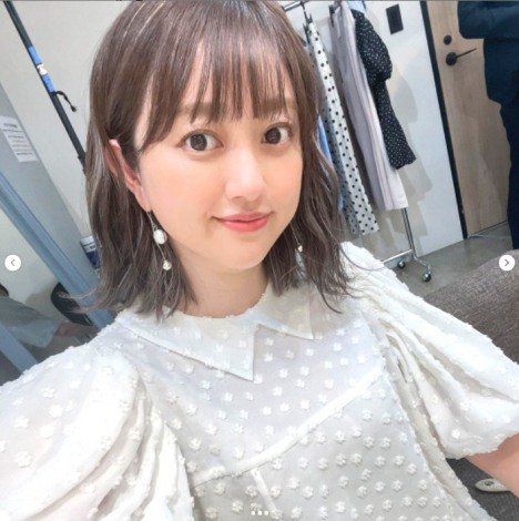 菊地亜美が髪色チェンジ 写真披露に「憧れの髪型髪色」「似合ってます!」「いいですね」