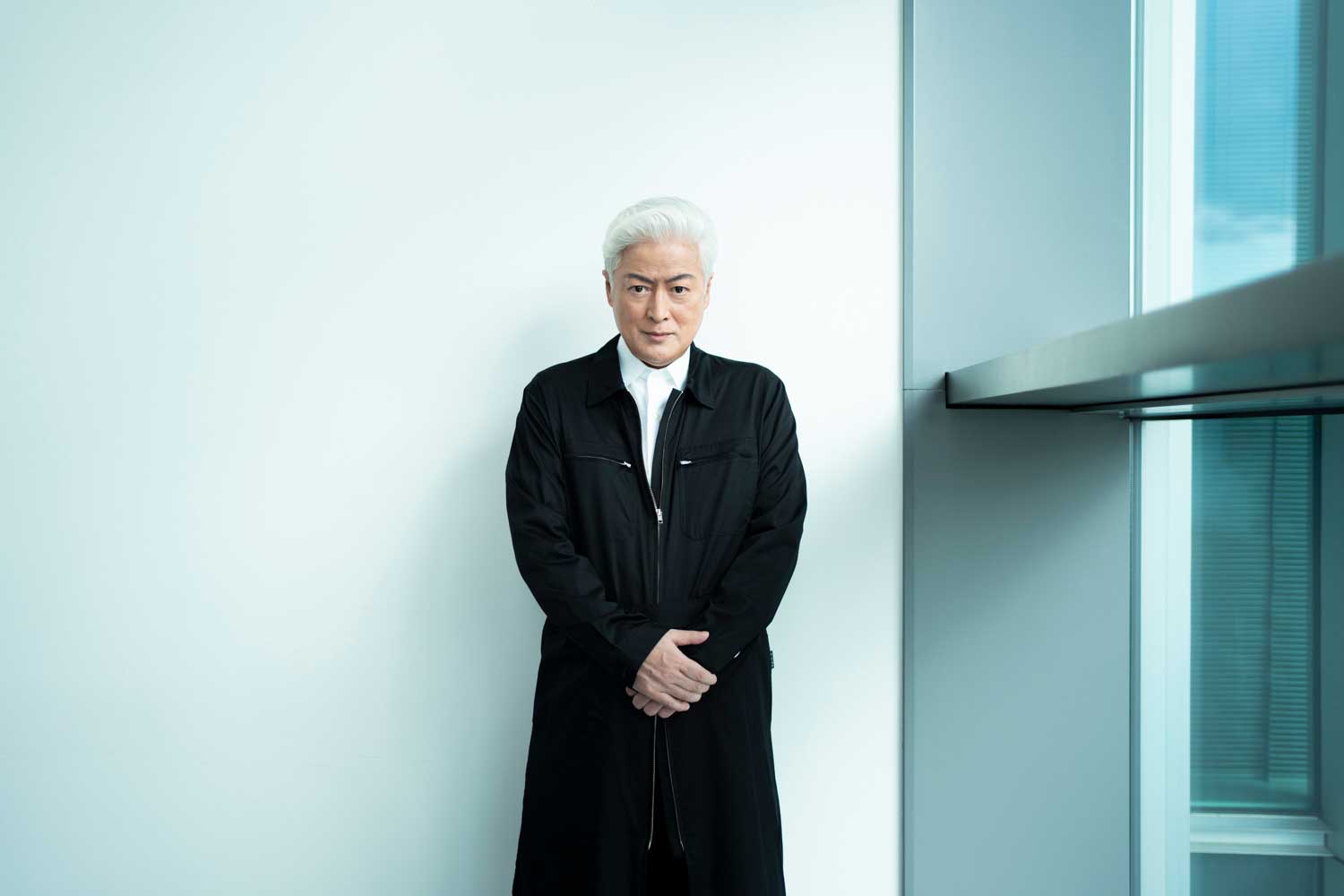 陣内孝則、シルバーヘアの秘密　先輩から「早すぎるぞ」と言われるも「これでいいや」