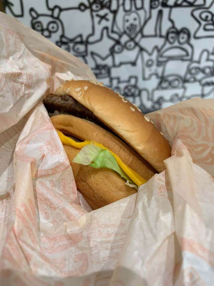 「ビッグマック食べにくい問題」実は裏ワザが　マクドナルド広報に聞いてみると