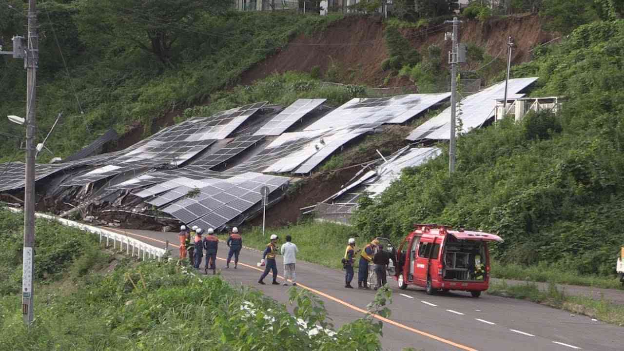 “大粒ひょう”で深刻被害　車修理の費用「300万円」…太陽光パネルもヒビ　補償は？
