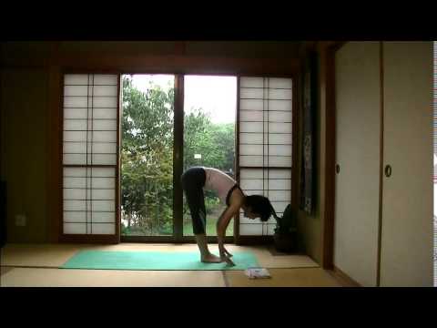 ヨガ中に雷が落ちた瞬間!まなみヨガ（Lightning hit the house while doing Yoga） - YouTube