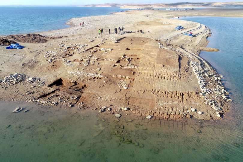 気候変動による干ばつで、3400年前の古代都市が再び出現…イラク、チグリス川で | Business Insider Japan