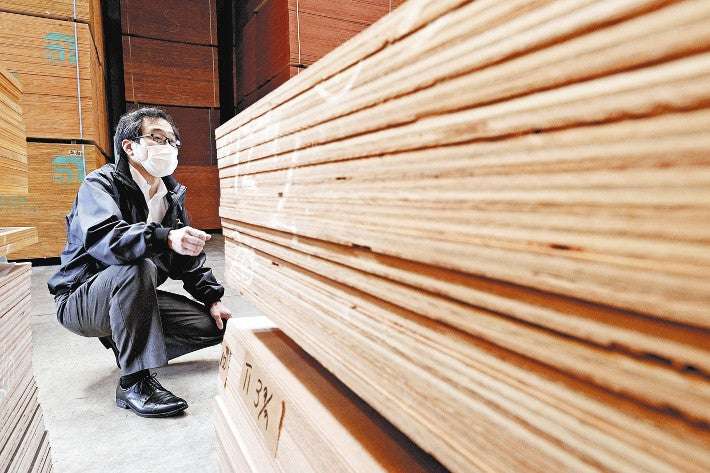 マイホーム「予算増か部屋数減か」木材高騰で建築ピンチ…合板は7割高・夏に在庫切れも