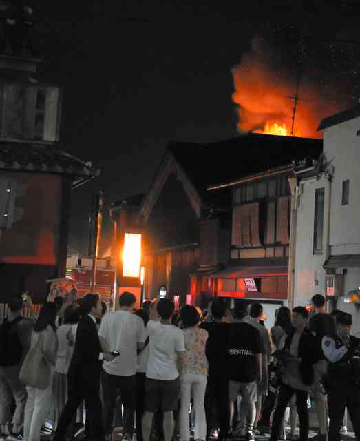 京都・祇園で火災、周辺の店の客ら避難　現場は騒然：朝日新聞デジタル