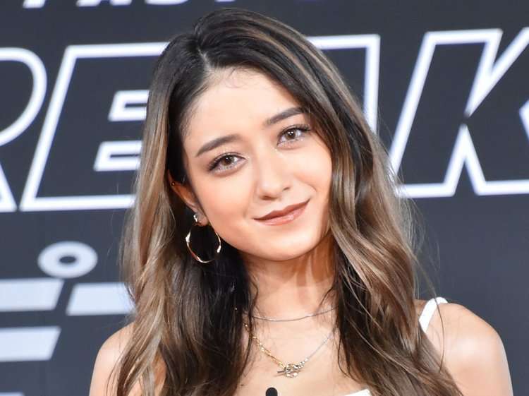 みちょぱ、かわいい！  デビュー当時の幼い前髪ありショット公開　芸歴10年目にフォロワー「おめでとう」
