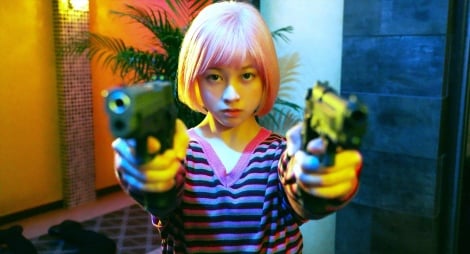 橋本環奈のギャップある表情に心撃ち抜かれる!? 映画『バイオレンスアクション』場面写真