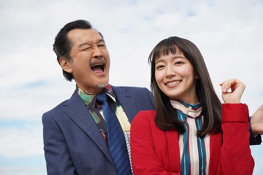 吉田鋼太郎＆吉岡里帆が初共演　SPドラマ「監察の一条さん」でゆるふわ監察官バディ | ENCOUNT