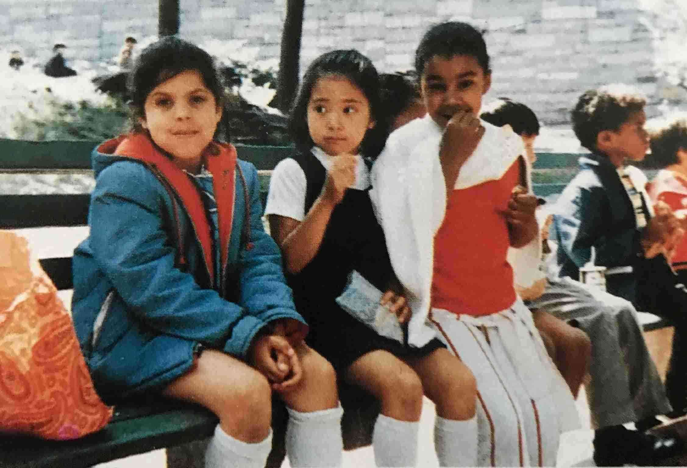 横目する人、すること