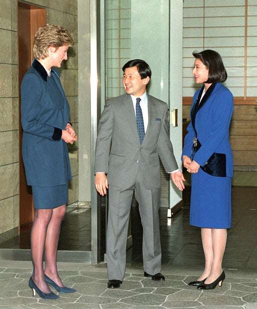 横目する人、すること