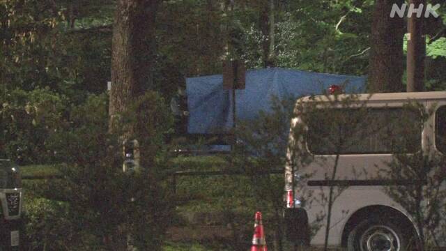 東京 芝公園に遺体 近くに「ウクライナに平和を」のプラカード