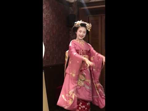 野球拳　祇園　舞妓さんとお座敷遊び　Yakyu-Ken with Geisha (Maiko) in Kyoto - YouTube
