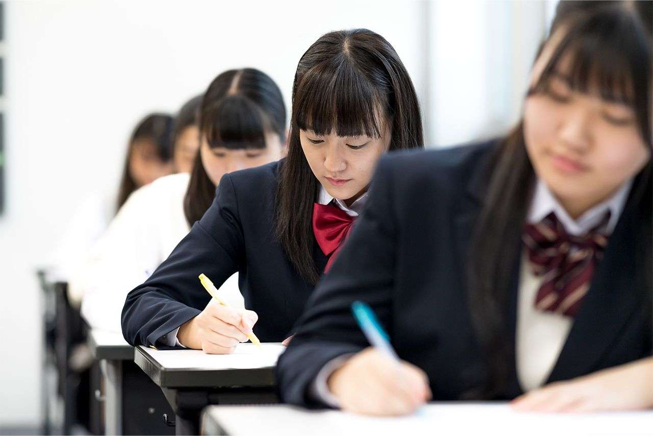 生活保護で大学に行くのは「ぜいたく」ですか？ 教育格差の直撃を受ける子どもの叫び | 週刊女性PRIME