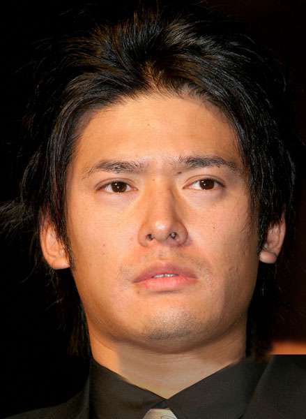 宮崎あおいが格闘技&YouTubeデビューの元夫・高岡蒼佑「表舞台復帰」に気を揉むワケ