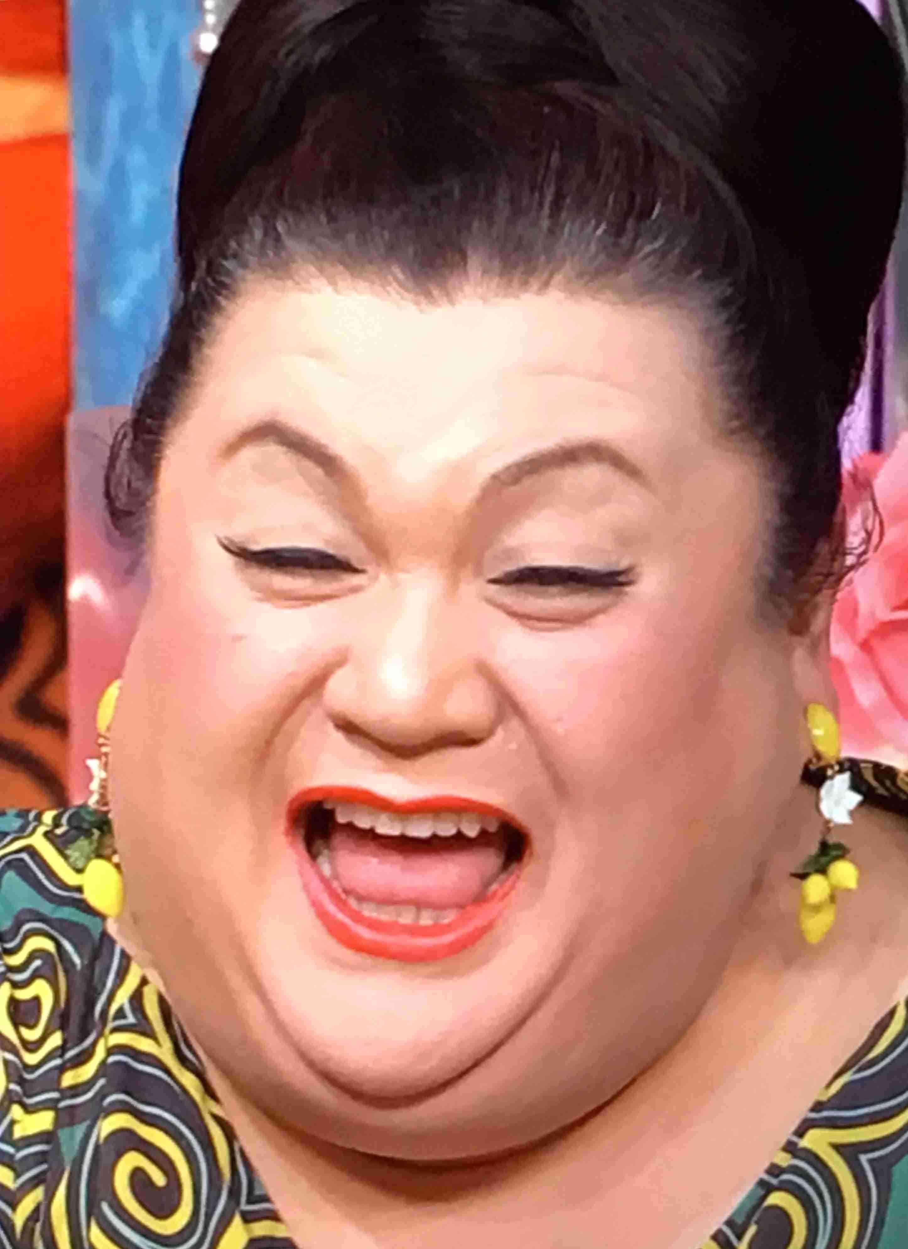 眉と目が離れてる人
