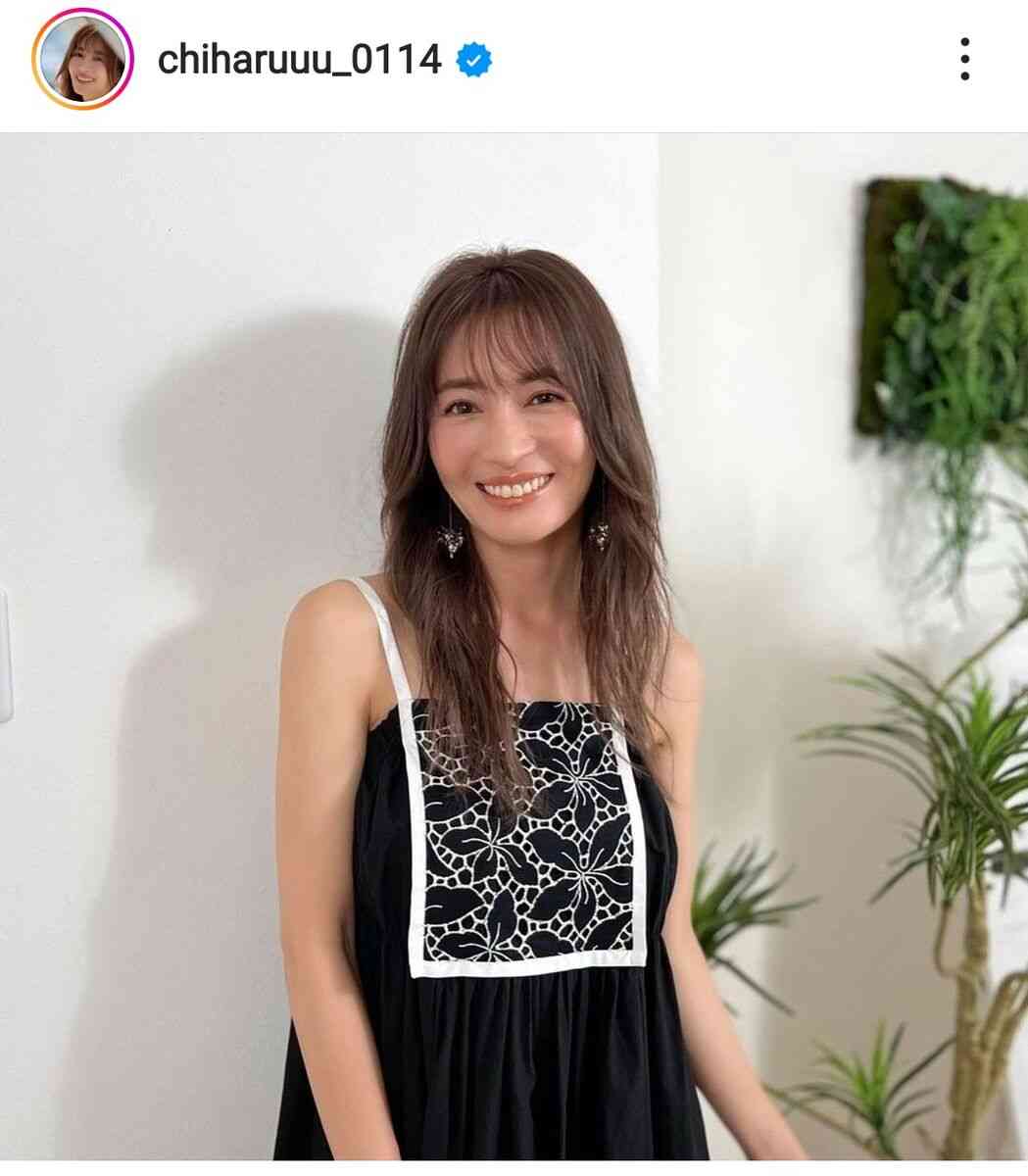 ２０代一般男性と真剣交際の新山千春、４１歳ワンピ姿に絶賛の声「きれい」「１０歳若く見える」 : スポーツ報知