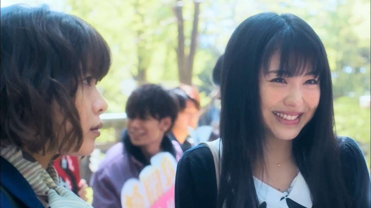 浜辺美波&岸井ゆきの、大学の新歓ではじめての出会い／映画『やがて海へと届く』本編映像 - YouTube