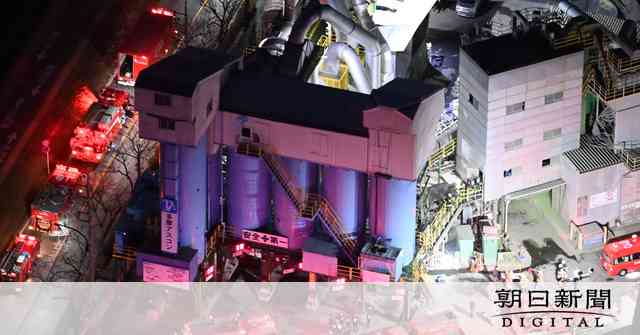 アスファルト工場のミキサーで男性2人死亡　メンテナンス中に稼働か