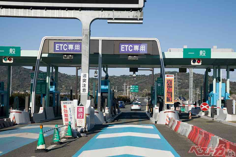 ETCレーンのあの棒ってホントに必要!?　なかったら渋滞阻止できるんじゃないか説 - 自動車情報誌「ベストカー」