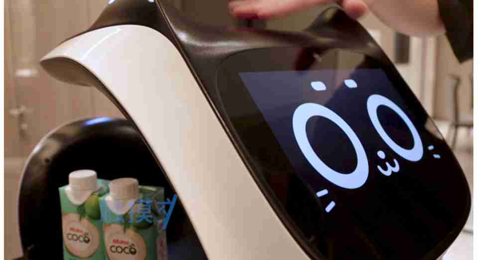 表情豊かでカワイイ。深セン発のネコ型自動配膳ロボットが日本で発売開始 | ギズモード・ジャパン