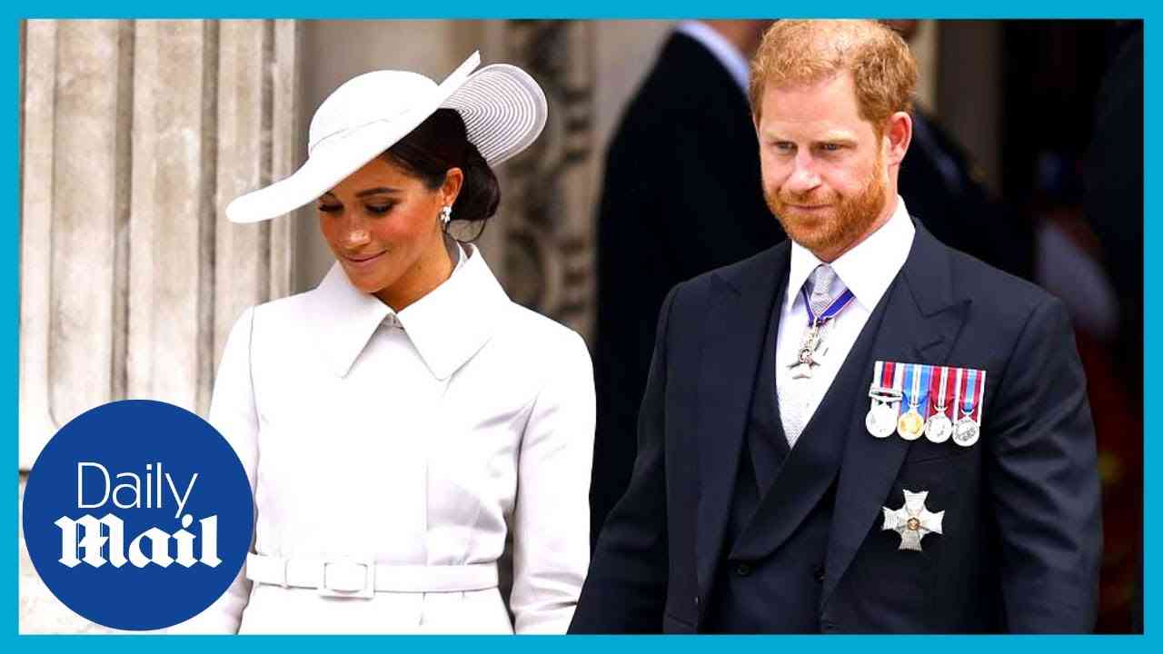 Prince Harry and Meghan Markle met with boos and jeers after Thanksgiving Service | Platinum Jubilee - YouTube