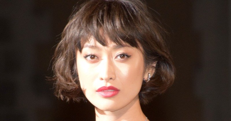 山田優、超ミニスカコーデで“驚きの美脚”　ファン驚き「スタイルよすぎ！」 | ORICON NEWS