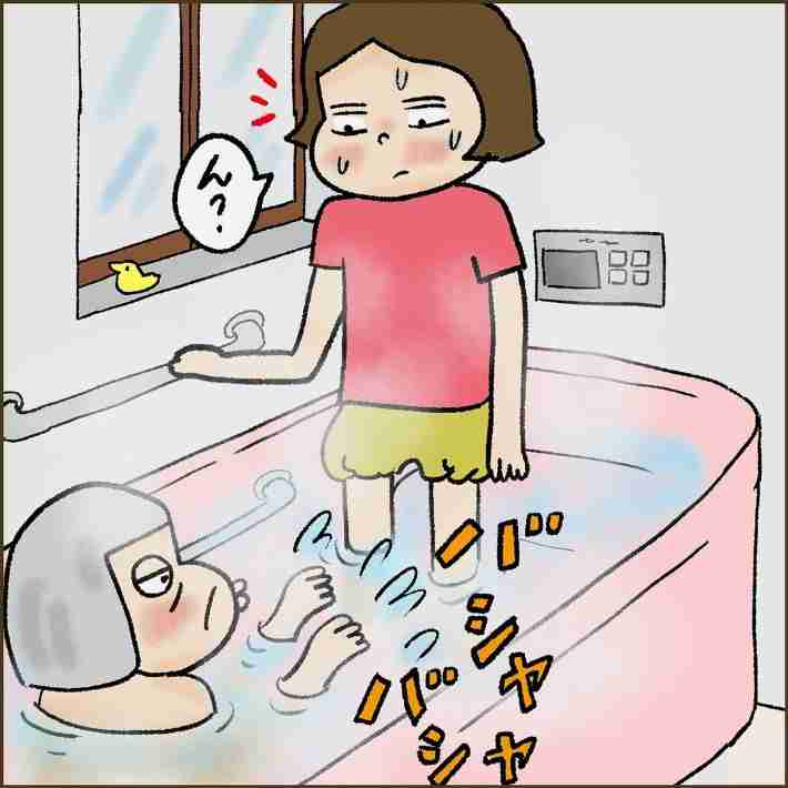 入浴中、介護士にお湯をかけ続ける高齢者　その理由に「泣ける」「優しい」