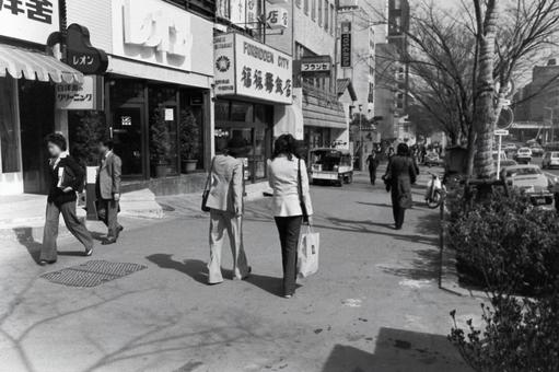 10年前 オッサン「昭和はよかった」ワイ(なにこいつら) → 現在：キニ速