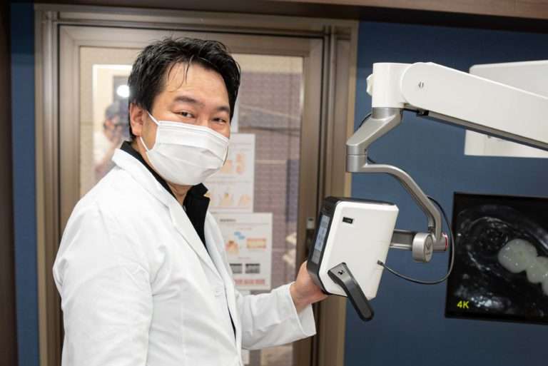 話題呼ぶ“萌え”医療「アキバ歯科」が内部公開 院長はバッキバキのオタクで…