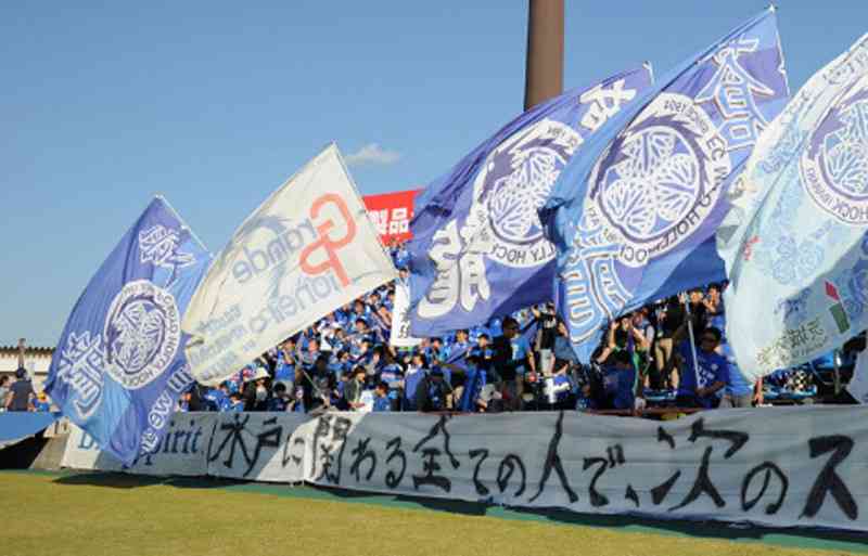 「あってはならない行為」水戸FW木下康介が大宮のスポンサー看板を蹴る…クラブは謝罪声明「厳正な処分を検討」