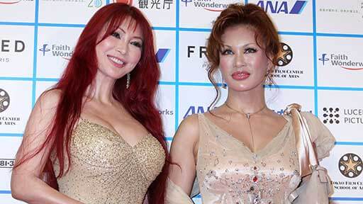 「おへそ」のくぼみまでこだわった、叶姉妹のフィギュアキーホルダー「芸術品が完成いたしましたよ」