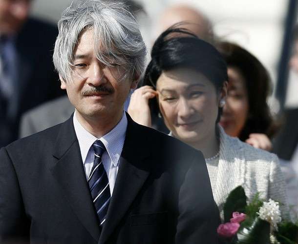 眉と目が離れてる人