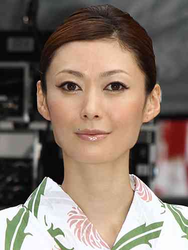 田丸麻紀　デコルテ全開ノースリワンピ姿が反響「ほっそー！」「えっ！こんなガリガリなの」