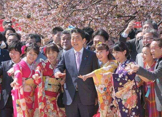 「桜を見る会」夕食会のサントリー酒無償提供問題　酒税法改正先送りと時期が一致、岸田首相は影響否定：東京新聞 TOKYO Web