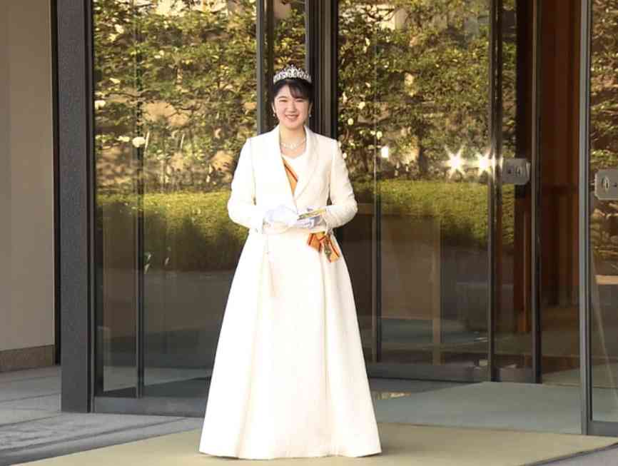 横目する人、すること