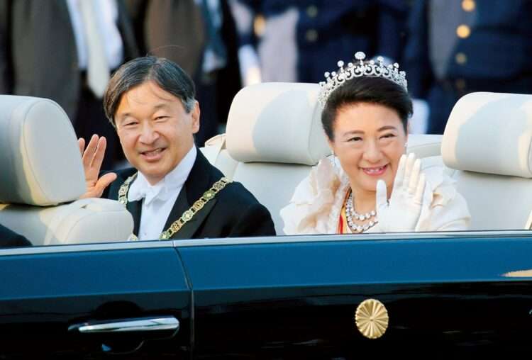 横目する人、すること