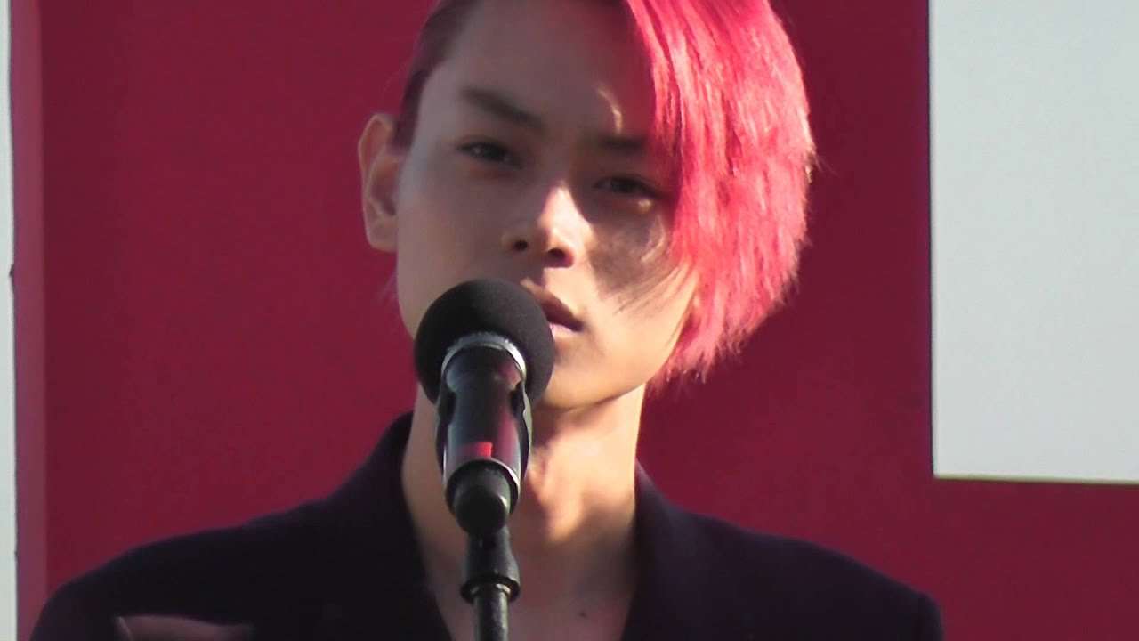 2015釜山国際映画祭「ピンクとグレー」海雲台挨拶　中島裕翔＆菅田将暉＆行定勲監督④ - YouTube