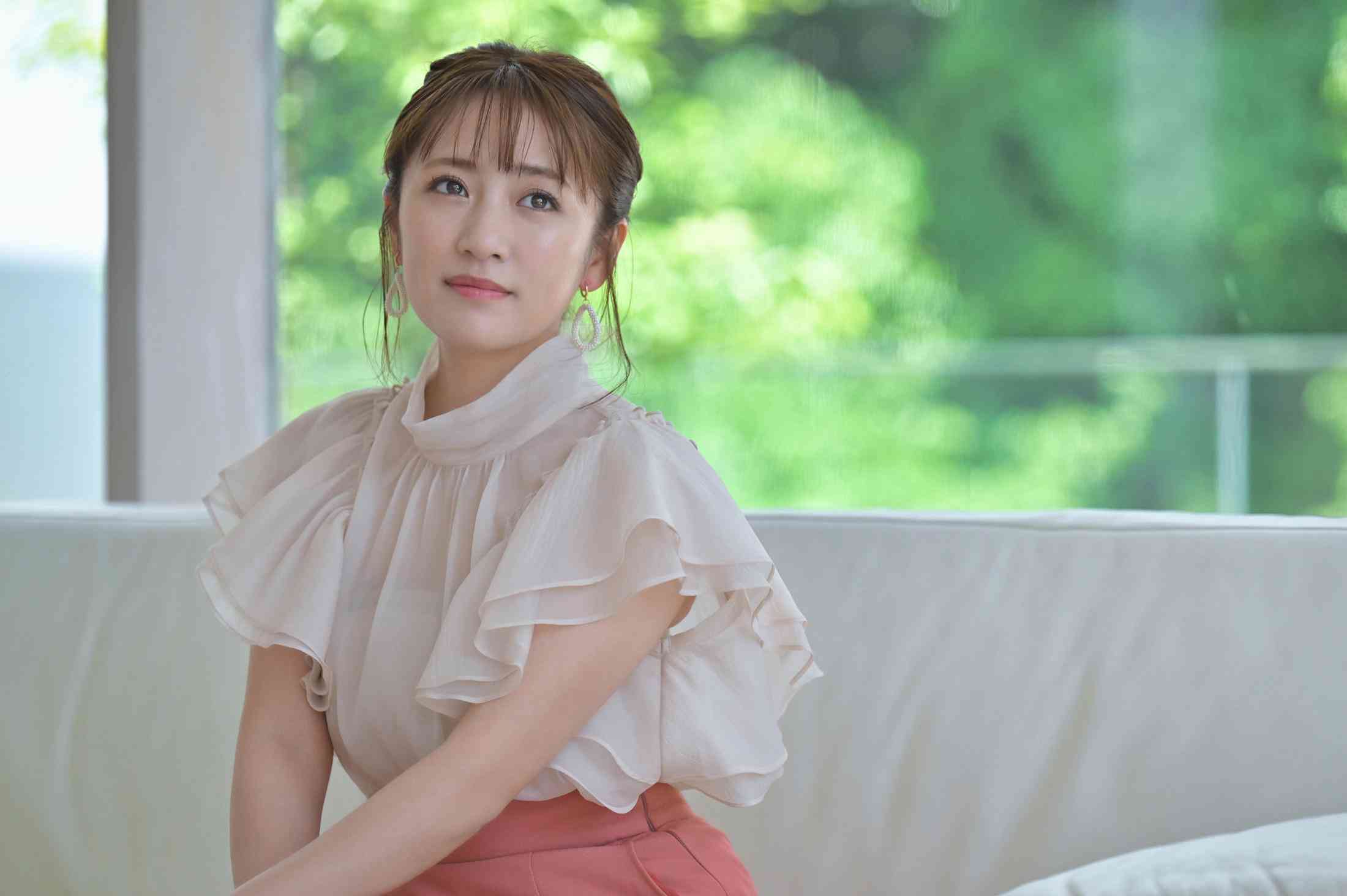 「自分ごとのようにつらい」けど共感はやめない　たかみな31歳、インタビュアーとしての思いと15歳差の夫との生活（Yahoo!ニュース オリジナル 特集）