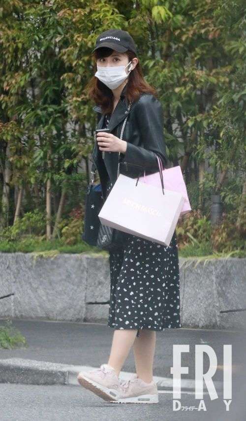 久慈暁子、鈴木唯　女子アナブランド低下で話題は「夫や彼だけ…」（FRIDAY） - Yahoo!ニュース