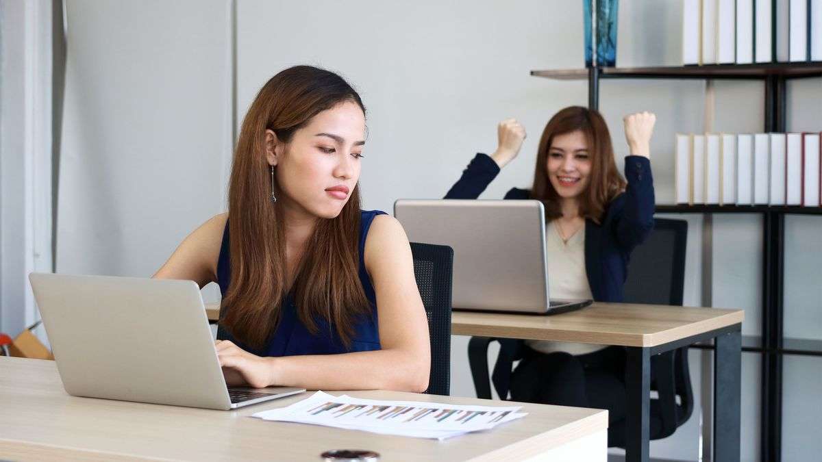 同僚が褒められるとモヤモヤしてしまう人のための｢嫉妬｣が消える新習慣 幼少期に植え付けられた心のくせ | PRESIDENT Online（プレジデントオンライン）