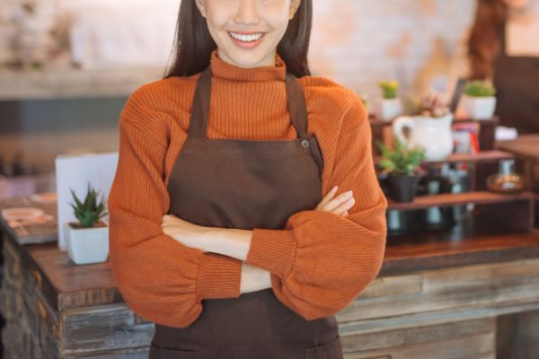 相席が嫌で席が空くのを待ったのに…　店員の「ありえない対応」が物議