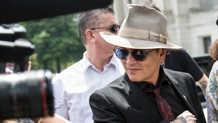 ジョニー・デップ、元妻との裁判で勝訴も束の間、撮影現場での暴行容疑で訴えられる（東洋経済オンライン） - Yahoo!ニュース