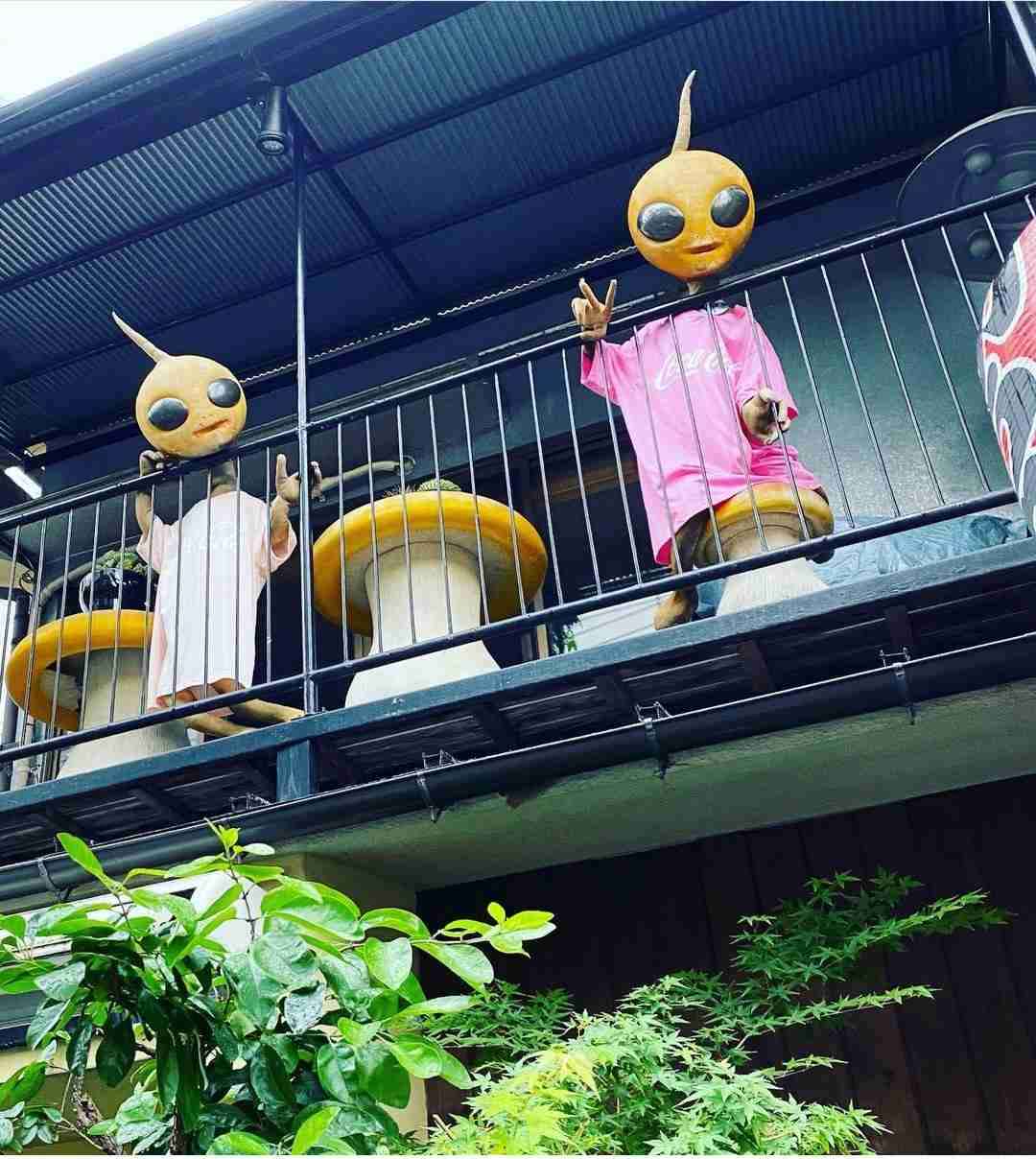 有吉弘行の最新プライベート写真が「撮影は奥さま?」と話題…「幸せそう」「夏目ちゃん元気?」の声も