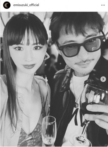 鈴木えみ、『漂流教室』“浅海先生”窪塚洋介と再会2ショットに反響「激アツすぎる」