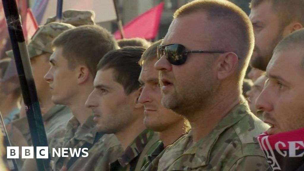 The right-wing group threatening to overthrow Ukraine's government - BBC News