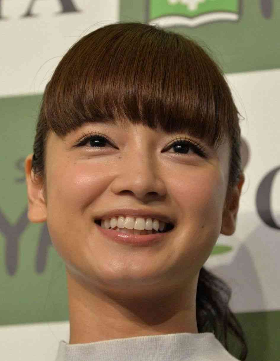 平愛梨、3児連れ駅のエスカレーターで困惑 そこに現れたお兄さん集団が大活躍！ 「すごい勇気」「ナイス~若者たち」感動の声：中日スポーツ・東京中日スポーツ 